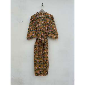 Robe kimono en coton à motif floral avec silhouette ample, imprimé au bloc artisanal, peignoir à taille naturelle - Product Image 1