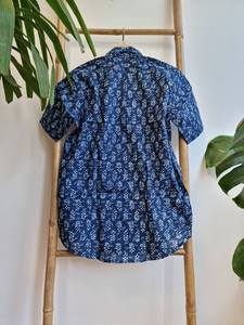 Chemise en coton décontractée pour hommes, imprimé à la main indien, respirant et confortable pour le jardin et la plage. - Product Image 3