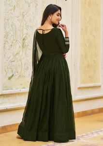Robe longue ethnique élégante en georgette pour femmes, pour les collections de boutiques, les festivals et les occasions spéciales, disponible au meilleur prix - Product Image 6