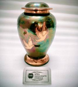 Urne funéraire en laiton de style américain/européen gravée en vert antique pour le stockage des cendres d'adultes - Product Image 5