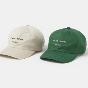 Casquette de baseball en acrylique 100% personnalisable pour femmes Design de luxe avec broderie à paillettes Finition en velours Bord souple Ajustement réglable - Product Image 2