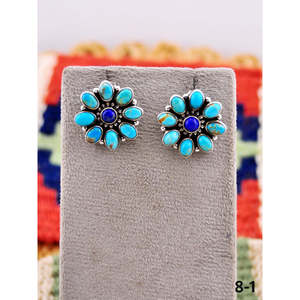 Pendientes de tuerca estilo Suroeste con lapislázuli y turquesa Kingman, con engaste de bisel con patrón floral y postes de plata de ley, ideales para regalo. - Product Image 2