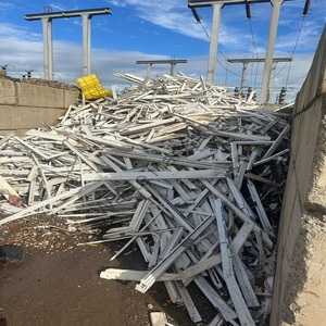 Déchets de tuyaux en PVC rigide blanc recyclé de qualité supérieure, livraison rapide, profil de fenêtre, moulage en PVC, qualité de poudre, brillant élevé, résistant au vieillissement - Product Image 3