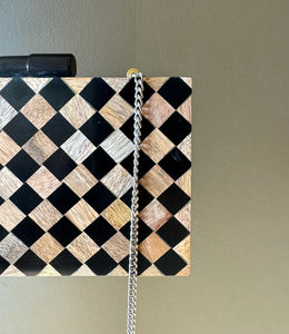 Bolso de Mano Artesanal de Resina y Madera, Elegante Cartera para Mujer con Corte Láser y Pintado a Mano, con Cierre Magnético - Product Image 3