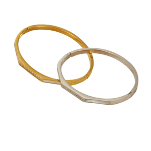 Pulsera de Moda de Acero Inoxidable Chapada en Oro, Estilo Retro y de Alta Gama para Mujer, con Forma de Mariposa Geométrica y Perla, Estilo Religioso Moderno - Product Image 2