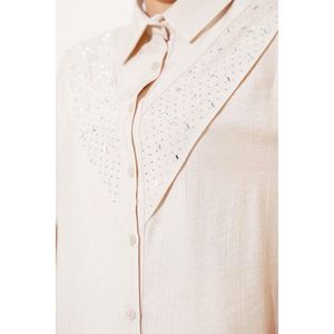 Chemise détaillée en V Stone Beige - Product Image 1