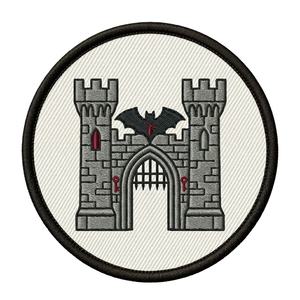 Parche Termoadhesivo Redondo Bordado Personalizado de Castillo Gótico con Murciélagos y Fortaleza Vampírica para Chaquetas y Bolsos, Fabricante Mayorista - Product Image 1