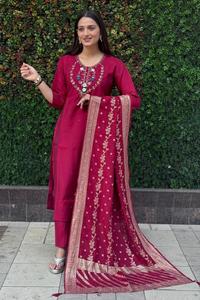 Grand ensemble élégant et droit de pantalon Kurti Dupatta Collection ethnique indienne opulente pour la vente en gros B2B et les cadeaux d'entreprise - Product Image 5