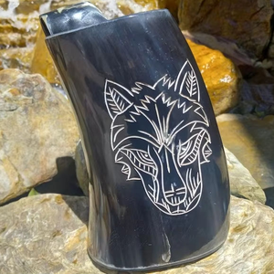 Taza Moderna de Cuerno, Innovación Natural Hecha a Mano para una Vida Contemporánea por Tradebit - Product Image 1