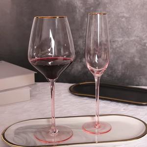 Las más lindas copas de champán vino rosado premium, que reflejan la luz de forma hermosa, creando una presentación visualmente impresionante. - Product Image 4