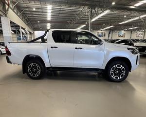 TOYOTA HILUX 4X4 LHD d'occasion 2025 avec faible kilométrage - Product Image 3