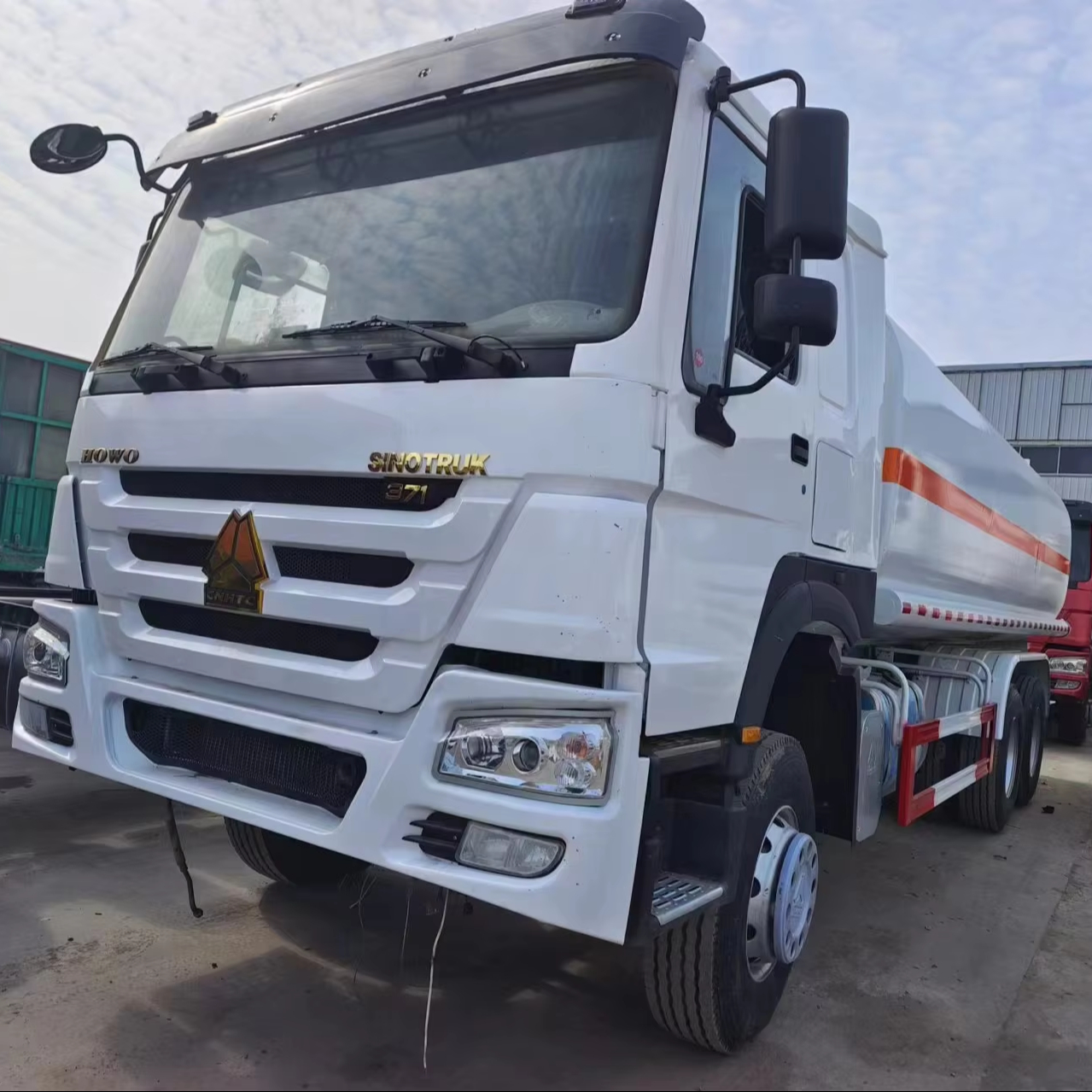 Sinotruk Howo спринклер 6X4 20000L 371HP дизельное топливо автоцистерна для воды Автоматическая коробка передач хорошее состояние используется для продажи