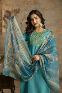 ชุดคุर्ตาผ้าฝ้ายพิมพ์ลายทันสมัยสำหรับผู้หญิง ดีไซน์ล่าสุด พร้อมกางเกงและผ้าคลุมไหล่ เหมาะสำหรับใส่ทำงานประจำวัน ผ้าทอแห้งเร็ว ซักได้ ใส่ไปงานปาร์ตี้ได้ - Product Image 4