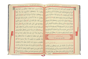 Caja de regalo islámica de terciopelo cubierto, Quran dorado Plexi detalles personalizables, fabricante de caja al por mayor - Product Image 3