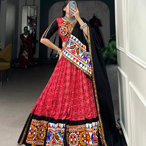 El último diseñador de algodón puro impreso Gamthi Mirror Work Lehenga Choli de FabZone - Product Image 1