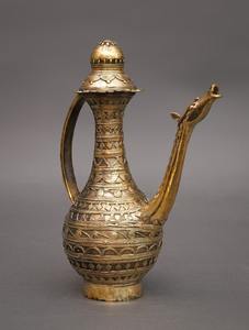 Sculpture florale élégante en métal noir et or pour la décoration de maison de luxe et un accent de table moderne et élégant - Product Image 5