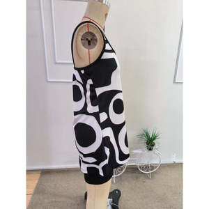 Conjunto de Dos Piezas para Mujer, Blusa con Tirantes y Cuello Redondo con Estampado Scuba y Leggings, 36875 - Negro - Product Image 6