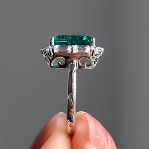 Bague de fiançailles et de mariage en moissanite de 4 carats, coupe émeraude, or blanc 10 carats, plaqué rhodium, éternité vermeil, best-seller - Product Image 6