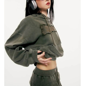 เสื้อฮู้ดดี้ผู้หญิงไซส์ใหญ่ สไตล์วินเทจ ล้างสีแบบ OEM แขนสั้น ปักลาย ปะติด ปิดไหล่ สวมใส่สบายๆ - Product Image 6