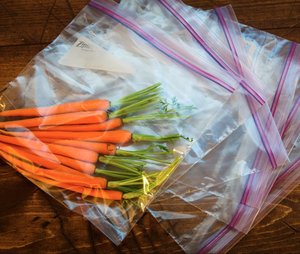 Sac à fermeture éclair transparent de taille et de conception personnalisées acceptables sac d'emballage alimentaire vente en gros à bas prix standard strict - Product Image 2