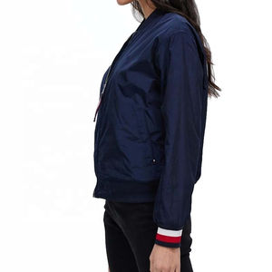 Veste en satin sur mesure de qualité supérieure pour femmes Fournisseur direct d'usine Vêtements de rue Veste bomber en satin en gros - Product Image 2
