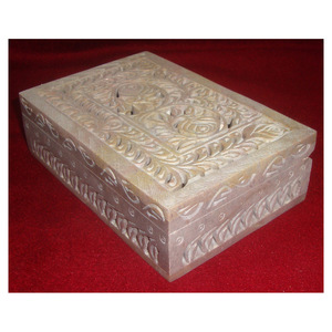 Hermosa caja de tallado de esteatita, diseño de flores surtidas para regalos de anillos y pendientes, cajas de tallado de esteatita - Product Image 1