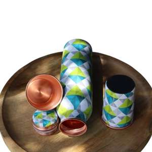 Botella de agua ecológica de cobre puro con estampado Meena Herbal Ayurveda para acampar con beneficios para la salud - Product Image 4