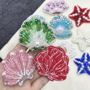 Broches à perles Broche de créateur faite à la main. Accessoires de haute qualité. Broche au design unique. Meilleur cadeau pour une fête prénatale. - Product Image 5