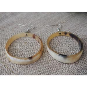 Boucles d'oreilles artisanales en corne de bœuf pour femmes, style folklorique, design moderne, couleur naturelle, toucher réel, taille personnalisée - Product Image 4