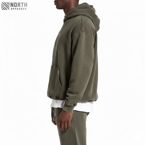 Fabricant de vêtements personnalisé Streetwear ensemble de survêtements pour hommes votre propre logo et design coupe ajustée ensemble de survêtements pour hommes de luxe - Product Image 4