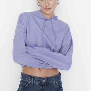 Sudadera Regular para Mujer, Hecha con Material Premium y Acogedor, Personalizable en la Parte Delantera, Ofrece Comodidad, Calidez, Estilo Urbano Informal y Moderno - Product Image 2