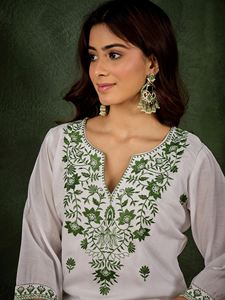 ชุดคุर्ตาและกางเกงขายาวผ้าไหมผสมสำหรับผู้หญิง ดีไซน์โดดเด่น นุ่มสบาย สง่างาม สไตล์ชาติพันธุ์ เหมาะสำหรับทุกฤดูกาล ราคาประหยัด - Product Image 5