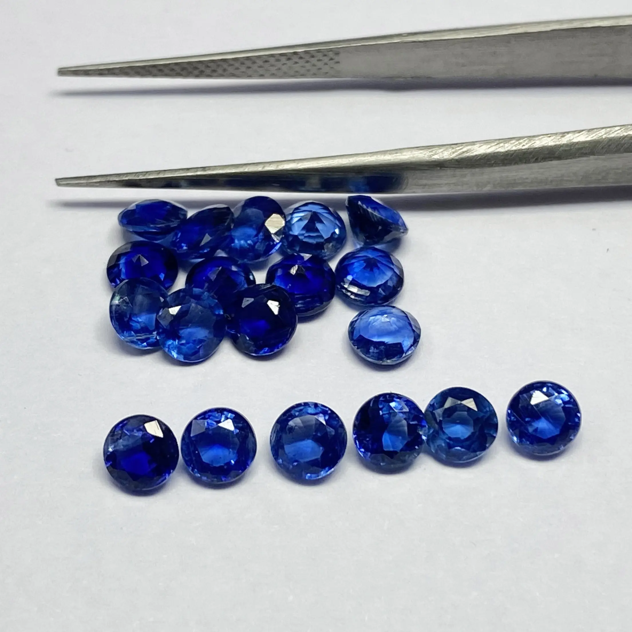 Excelente redondo facetado azul cianita 7mm pulido a mano piedras preciosas sueltas de alta calidad fabricación de joyas de piedras preciosas lote al por mayor