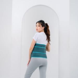 Haut de maternité élégant et confortable en polyester élastique respirant, antibactérien et à absorption rapide de la transpiration - Product Image 4