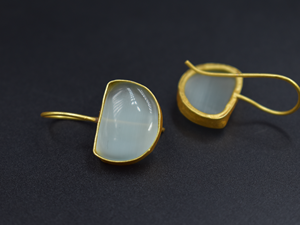 Joyería de latón chapado en oro de 18K para mujer al por mayor, Pendientes colgantes de piedra con base de latón - Product Image 3