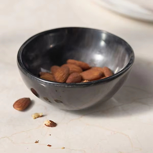 Bol en corne de buffle fonctionnel pour ustensiles de cuisine, bol profond en corne fait à la main avec une couleur naturelle en vente, authentique, unique et en corne - Product Image 1