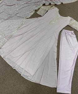 Très belle et design party wear broderie blouse indienne dames femmes cousu readymade bas prix gros surat - Product Image 2