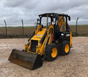 รถตักล้อยาง JCB 1CX น้ำหนักใช้งาน 2850 กิโลกรัม พร้อมระบบขับเคลื่อนสี่ล้อ และประตูข้างเพื่อความปลอดภัยเป็นพิเศษ - Product Image 3
