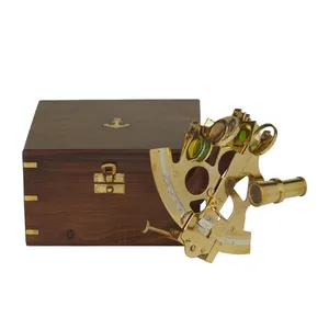 Sextant vintage authentique et lourd avec boîte en bois, en laiton brillant, style marin ancien - Product Image 1
