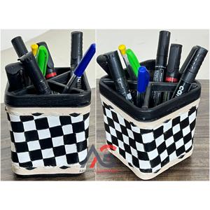 Portalápices Cuadrado de Cuero Genuino Hecho a Mano con Diseño a Cuadros Blanco y Negro, Estilo Occidental, Accesorio de Escritorio - Product Image 1