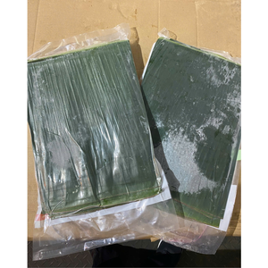 Feuilles de bananier fraîches pour l'emballage et la cuisson à la vapeur des plats traditionnels de la cuisine asiatique du Vietnam - Product Image 4