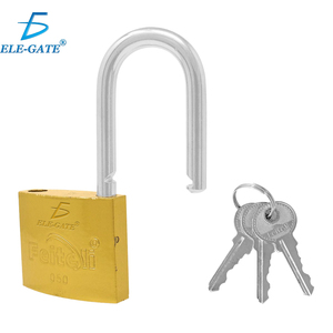 Lucchetto in Ferro Dorato con Gancio Lungo 50mm e Chiave, Funzione di Sicurezza - Product Image 2