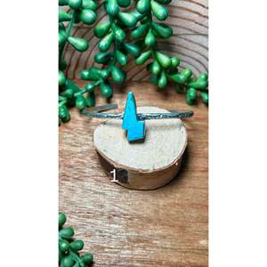 Bracelet manchette tendance Donovan Skeets Kingman en turquoise et argent sterling - Product Image 1
