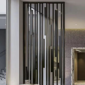 Cloison murale en métal au design vintage de grand format pour l'entrée diviseur de foyer dans les intérieurs de maison à thème palatial - Product Image 1