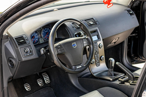 Diseño Usado en Buen Estado, Sin Reserva, Transmisión Manual de 6 Velocidades, Turbo de 5 Cilindros, Sin Modificar - Product Image 3