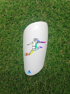 Équipement de protection de joueur de football féminin de haut niveau Type 14 protège-tibias répondant à des normes élevées - Product Image 3