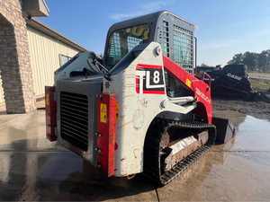 Cargador Compacto de Orugas TAKEUCHI TL8 2017 con Motor Diésel Kubota de Alta Eficiencia - Product Image 2