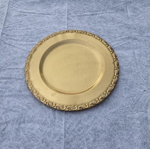Assiette de présentation élégante en or rose pour décor de table de mariage et repas raffiné, parfaite pour les fêtes, les événements et les occasions festives - Product Image 2