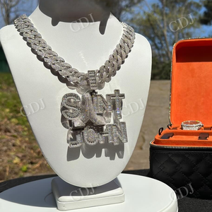 Colgante de Plata de Ley Chapado en Oro con Incrustaciones de Moissanita VVS, Hecho a Mano con Esmalte, de Alta Calidad y Personalizado, para Hombre - Product Image 4