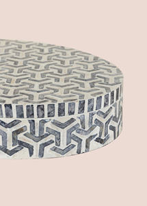 Caja de joyería ovalada con incrustaciones de nácar, caja de regalo en blanco y negro, venta al por mayor en Vietnam. - Product Image 4